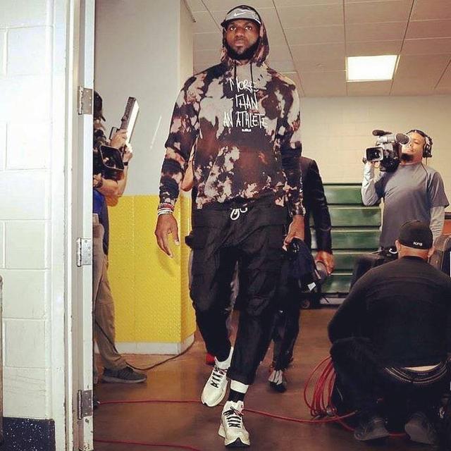 马刺和火箭，打造超级豪阵，谁更有机会交易得到字母哥（打造豪阵的马刺与火箭，谁更有望通过交易拿下字母哥？）