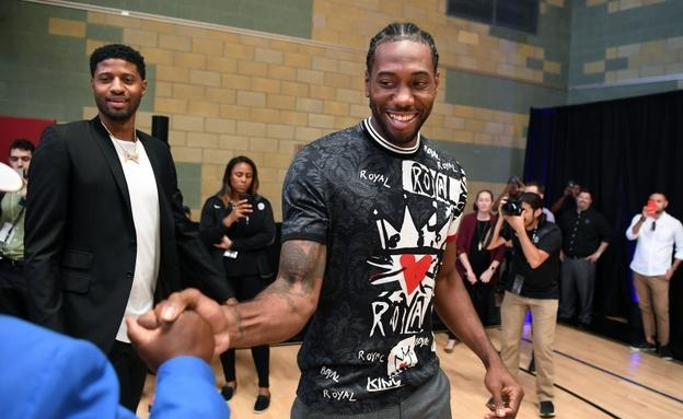 篮球传奇：詹姆斯砍下40+，创个人新高（传奇之夜：詹姆斯轰下40+，刷新个人纪录）