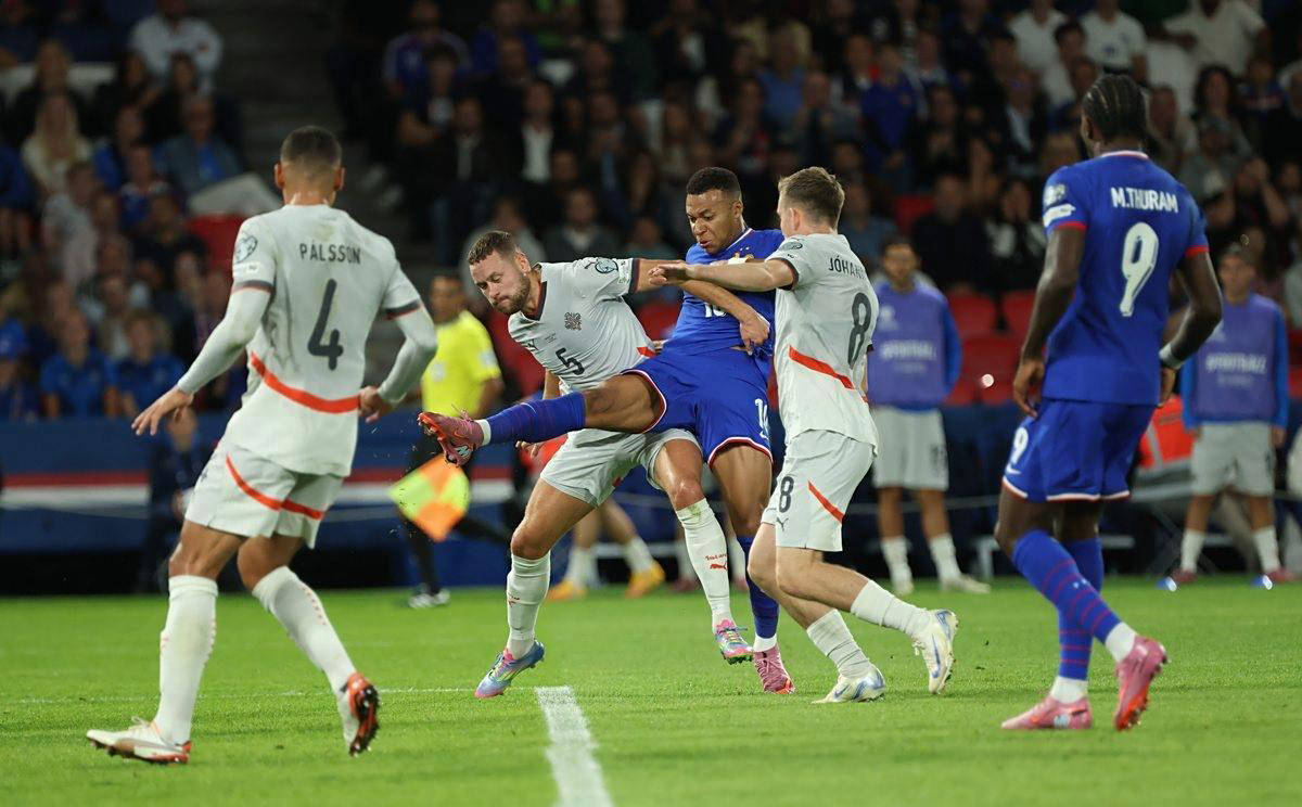 鲁比亚莱斯：所有西甲球队都抗议过VAR的使用，皇马就一两次（鲁比亚莱斯称西甲各队都曾抗议VAR，皇马仅一两回）