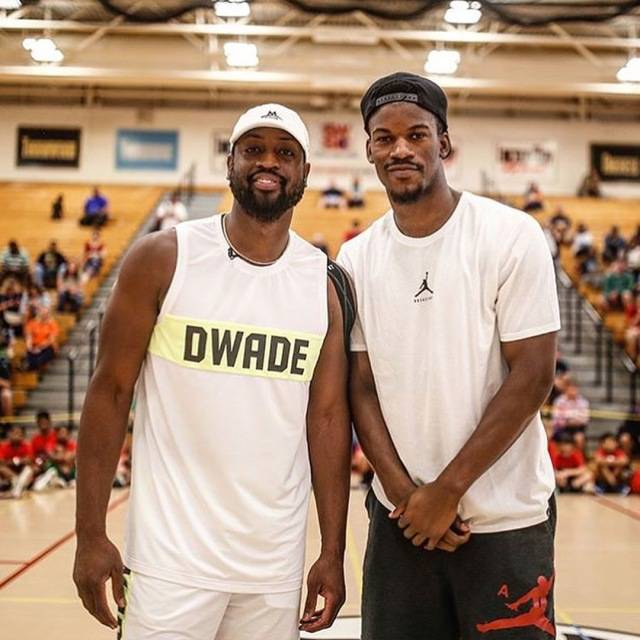 德天空：诺伊尔已从胃肠道感染中完全恢复，将出战今日比赛（德天空：诺伊尔胃肠感染痊愈，今日复出参赛）