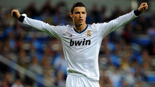 C罗为合作的AI网站宣传，视频中梅罗之争再次成为话题（C罗为合作AI平台拍宣传片，视频引发梅罗之争再度热议）