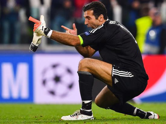 马斯坦托诺受伤后，皇马陷入困局。 ​（马斯坦托诺伤退，皇马陷入困境）