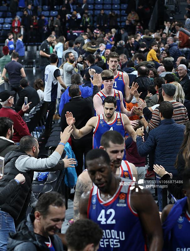 申京18分 杜兰特12+6+4 德罗赞15分 火箭半场领先国王11分（申京拿下18分，杜兰特12分6篮板4助攻、德罗赞15分；火箭半场以11分优势领先国王）