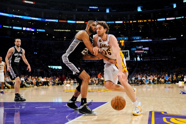 CBA：深圳男篮三分爆发 主场胜上海（CBA：深圳外线火力全开，主场力克上海）