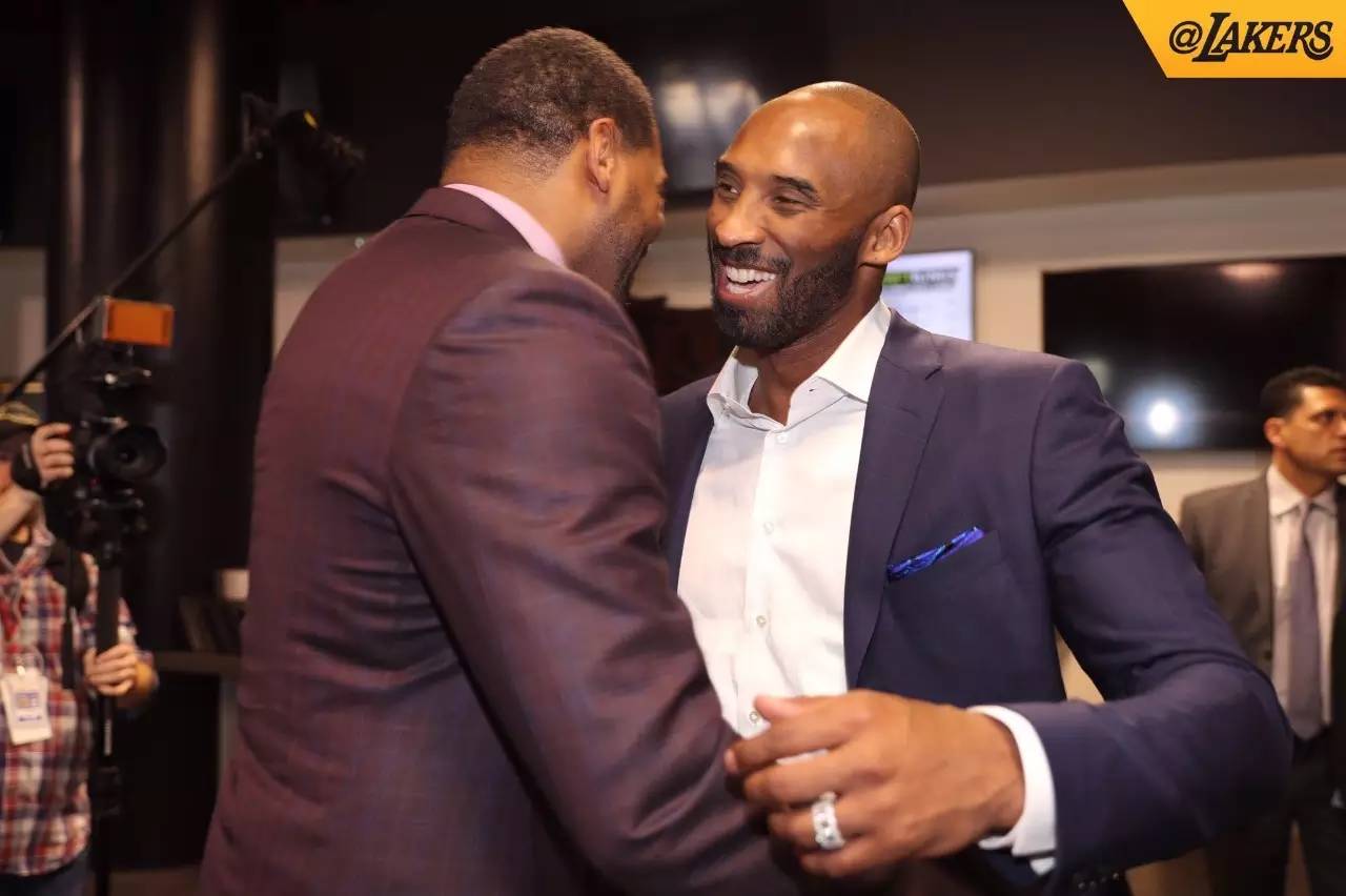 何意味？世非预生死战尼日利亚下半场前段即撤下三名首发前锋（世非预生死战，尼日利亚下半场初段连撤三名首发前锋，释放何种信号？）