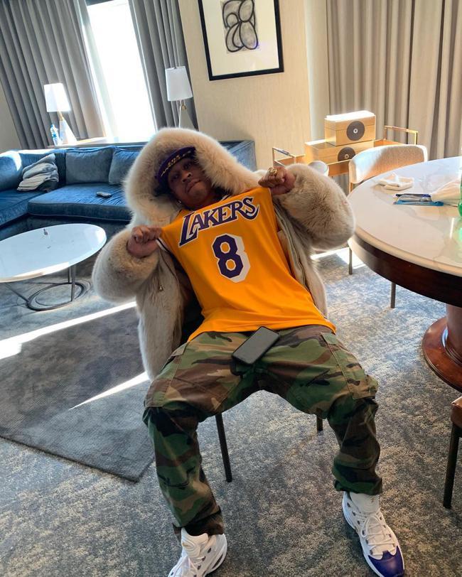 迪玛利亚优雅盘带演绎绿茵华尔兹（迪玛利亚用细腻脚法奏响草场圆舞曲）