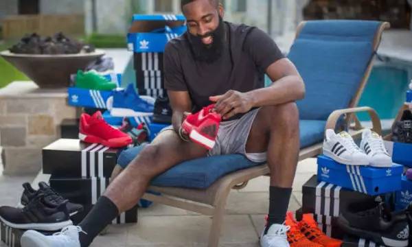 39岁前皇马队长不服老！自由身渴望加盟豪门，愿再次出战世界杯（39岁前皇马队长不言退！自由身盼投豪门，愿再征战世界杯）