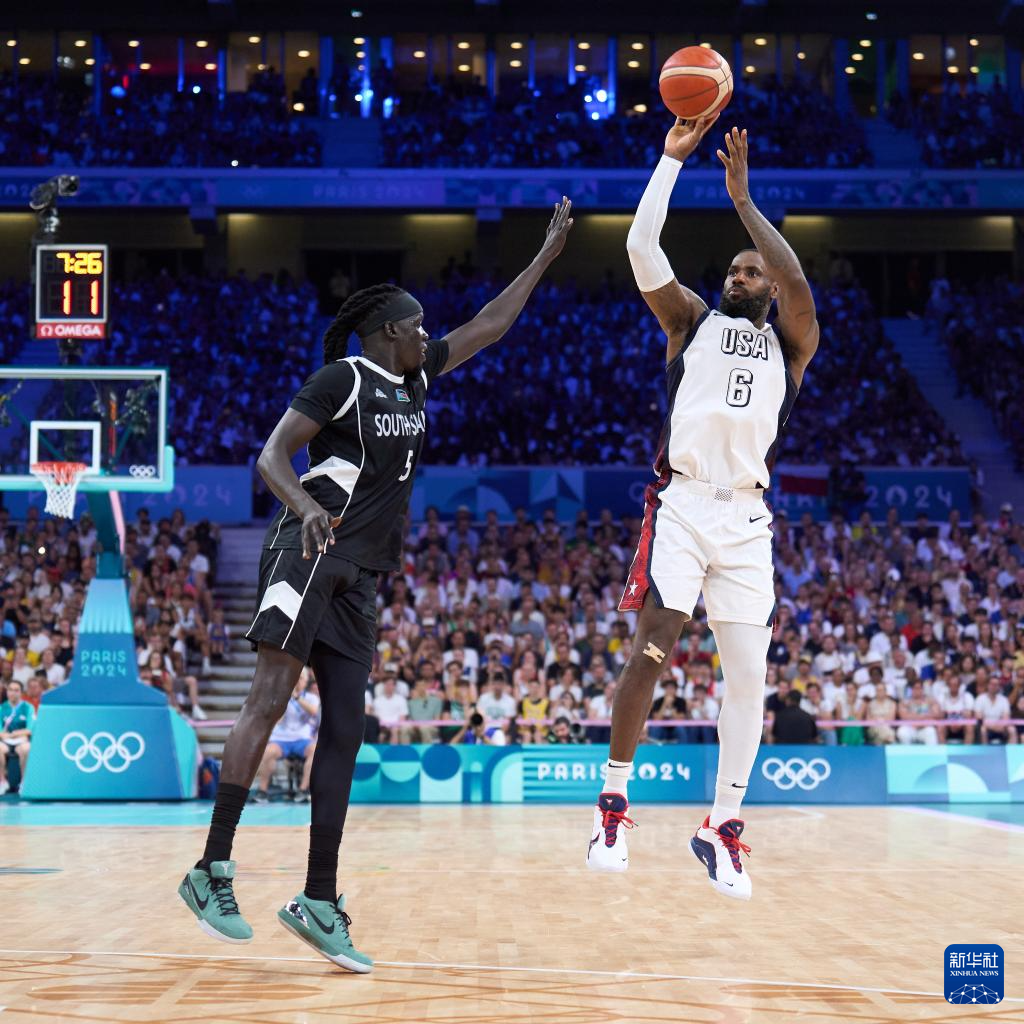 记者：阿德耶米决定明夏离开德甲，曼联、切尔西均有意（记者：阿德耶米预计来夏告别德甲，曼联与切尔西有意引进）