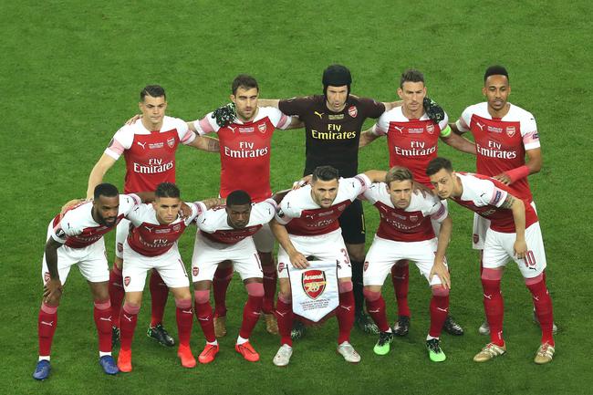 TA：因现代足球重视边路与攻防转换，菱形中场阵型已几乎绝迹（TA：边路与攻防转换当道，菱形中场阵型几近消失）