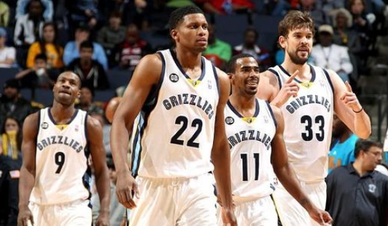 步行者官方：以赛亚·杰克逊头部评估提前退出与绿军的比赛（步行者官宣：以赛亚·杰克逊因头部检查提前离场对阵绿军的比赛）