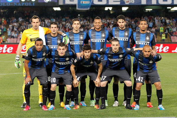 曼联比赛真的太有意思了，虽然这球很丑陋，但你就说进没进吧（曼联比赛戏剧性十足，这球虽丑，问题是进没进？）