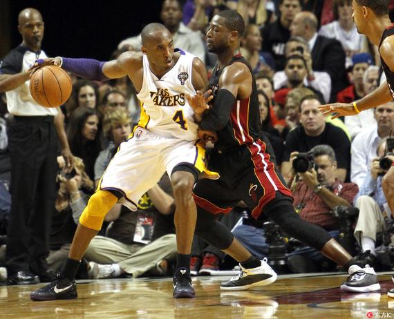 索尔斯克亚拿到了足球史上最漂亮的战术红牌！（索尔斯克亚奉上足坛史上最精彩的战术红牌！）