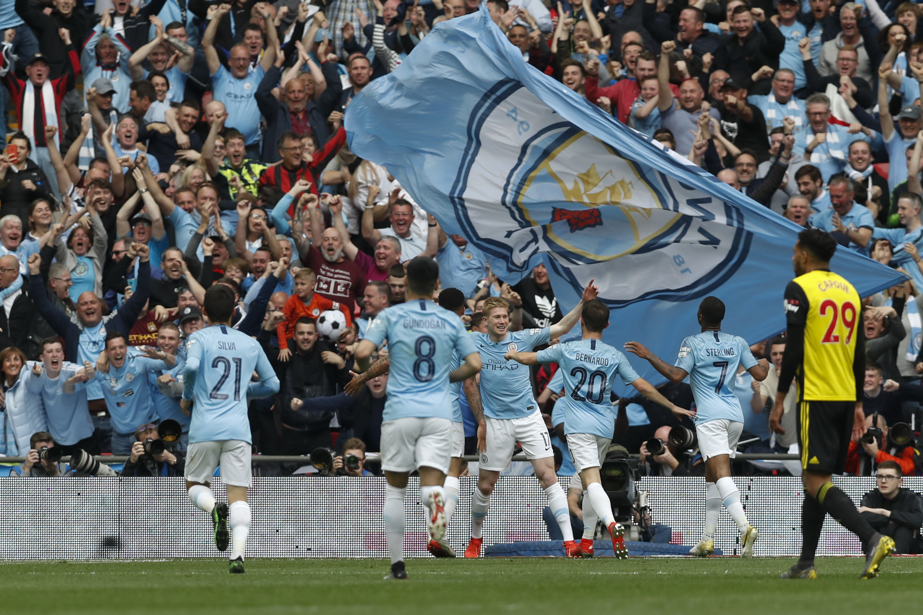 廷贝尔：厄德高是显而易见的领袖；无论如何战胜拜仁都是大事（廷贝尔：厄德高领袖气质毋庸置疑，无论方式如何，击败拜仁都意义重大）