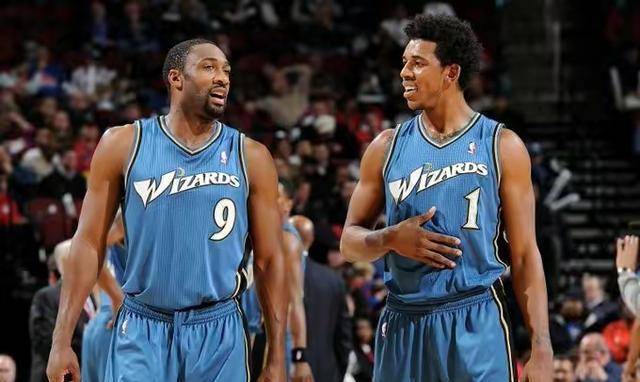 阿莱格里：防守是全队的事，要想赢得比赛就必须弄脏裤子（阿莱格里：防守靠全队，想赢就得拼到裤子都脏了）