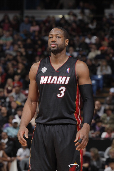 辽宁男篮CBA杯赛连输江苏广州引热议！球迷不满狂刷官媒评论区（CBA杯赛辽宁男篮连败江苏、广州引发热议，球迷不满刷屏官媒评论区）