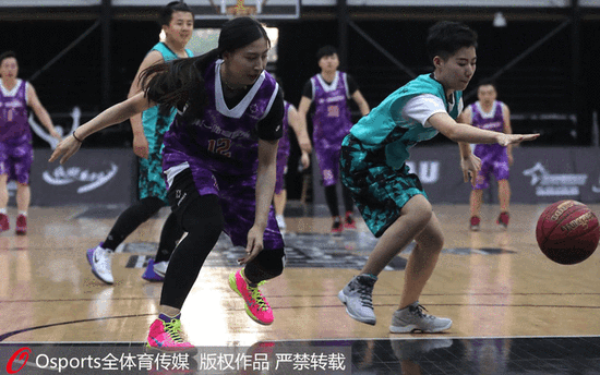 世欧预半场：赖因德斯抽射破门，荷兰暂1-0立陶宛（世欧预半场战报：赖因德斯劲射建功，荷兰暂1-0领先立陶宛）