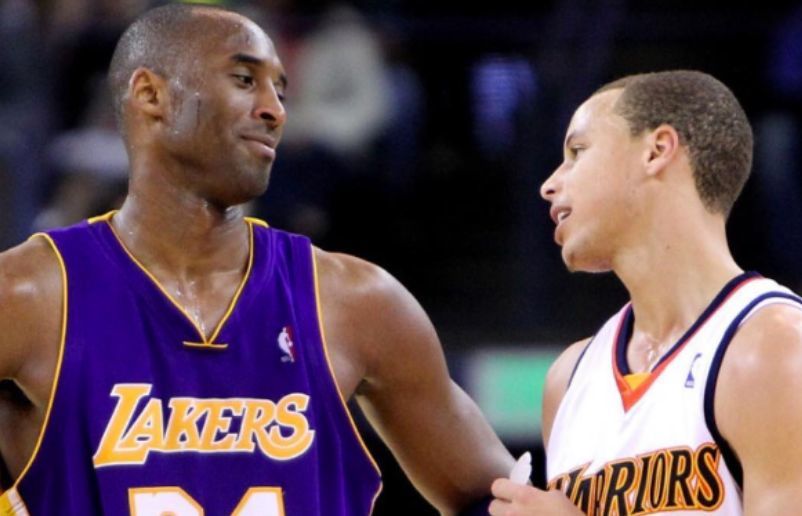 那不勒斯主席德佬拜访利雅得胜利训练基地，获赠一件C罗球衣（那不勒斯主席德劳伦蒂斯做客利雅得胜利训练基地，获赠C罗球衣）