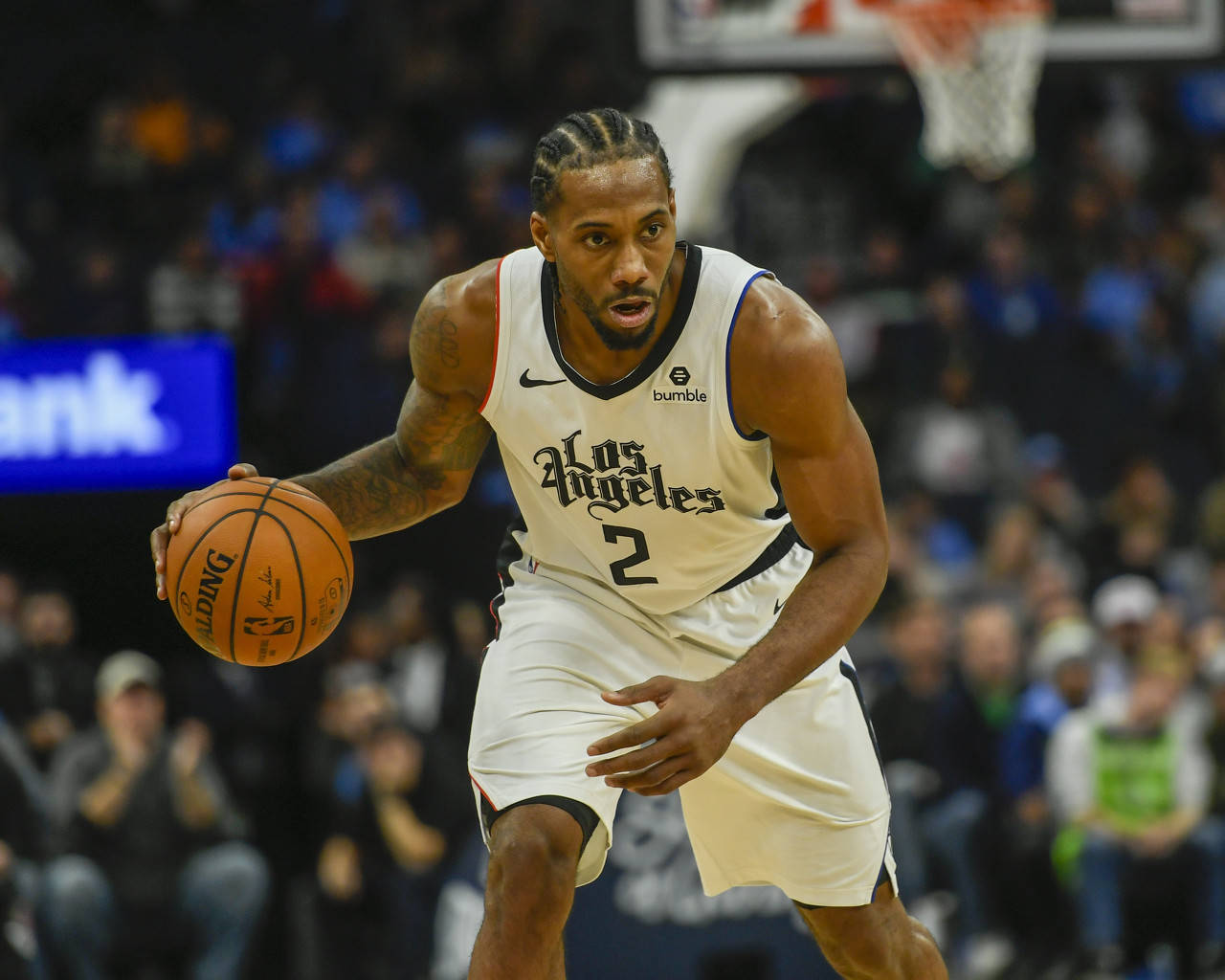 图片报：法兰克福解雇队医，因其在球队下榻酒店治疗对手球员（图片报：法兰克福解聘队医，因在球队驻地为对手球员诊治）