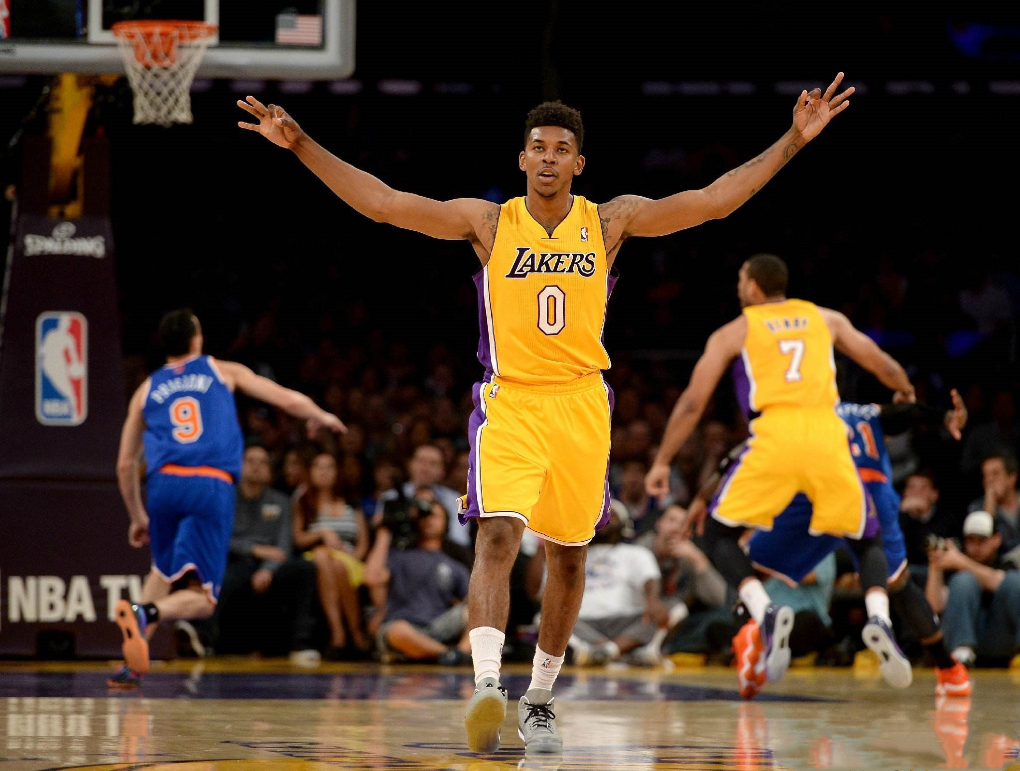 詹姆斯这项数据居然断崖式领先！（詹姆斯这项数据领先幅度堪称断层！）