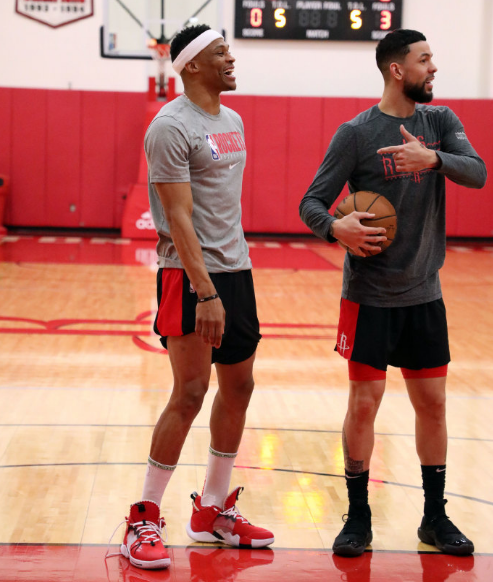 本泽马：皇马缺少有经验的人，能站出来说“这个地方你做错了”（本泽马：皇马缺乏经验老将，无人站出来指出错误）