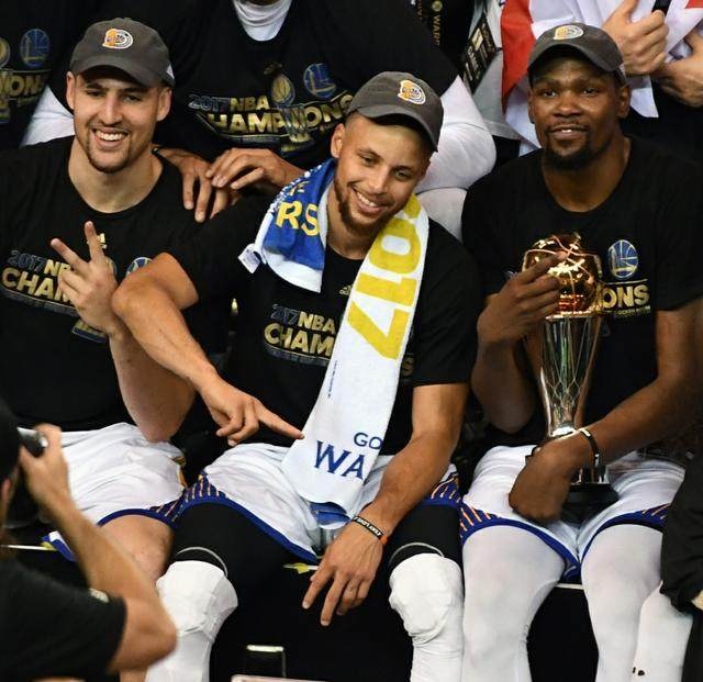 拜仁莱万多夫斯基关键进球锁定胜局（莱万多夫斯基关键破门助拜仁锁定胜利）