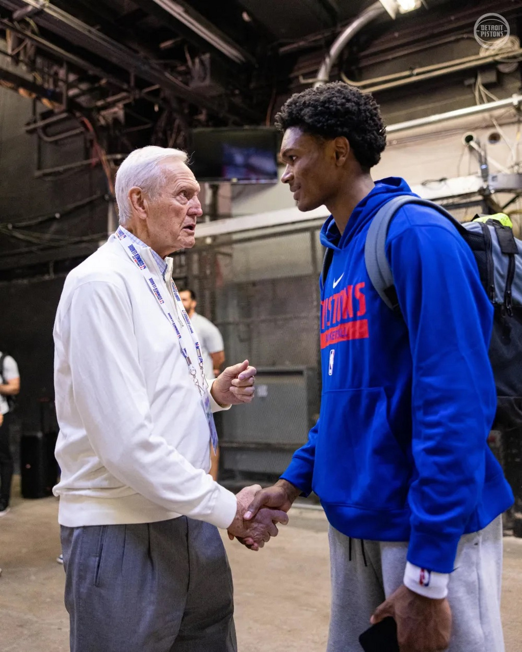 骑士全队首节手感不佳，投篮仅25投8中&已落后老鹰10分（骑士首节手感冰冷：25投仅中8球，已落后老鹰10分）