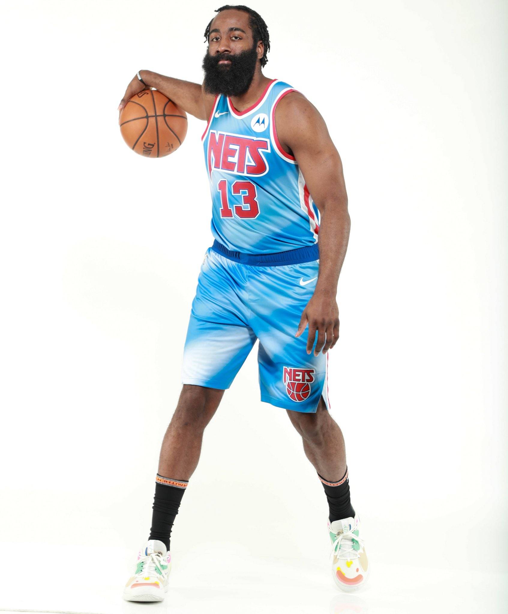 上来就杠上了！狄龙单打詹姆斯 连续转身突破上篮回应（开局火拼！狄龙单挑詹姆斯 连续转身突破上篮强势回敬）