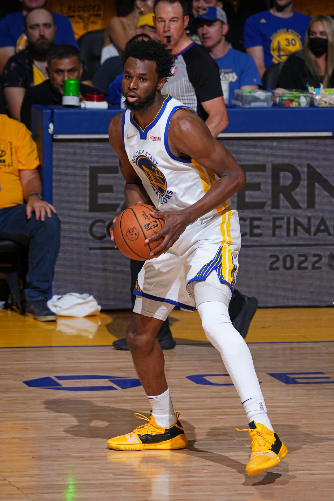 杨鸣：张陈治锋新赛季才进重要轮换，打不好也正常（杨鸣：张陈治锋本季才纳入主力轮换，发挥不佳属正常）