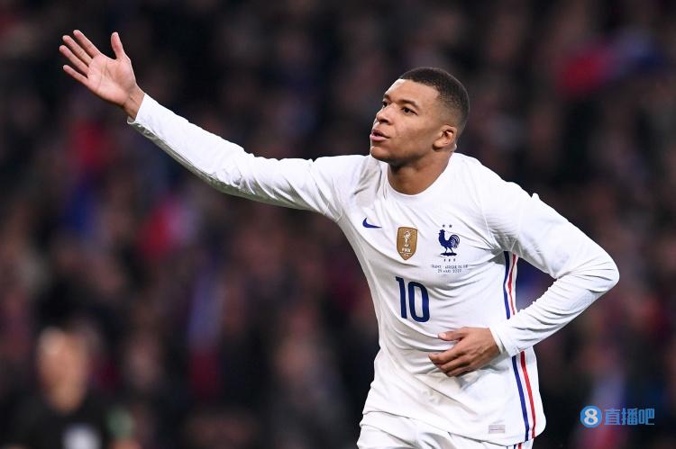 卡尔vs弗赖堡数据：传射建功，完成4次过人+3次抢断（卡尔对阵弗赖堡数据：传射齐发，4次过人与3次抢断）