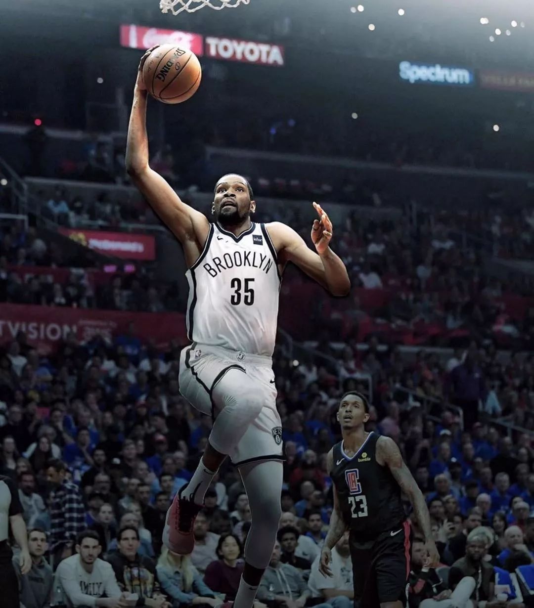 足球西甲主帅临场调整收获成效（西甲主帅临场变阵奏效）